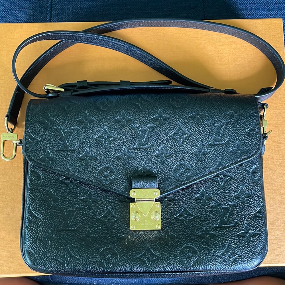 Louis Vuitton Pochette Métis in Empreinte Black Leather